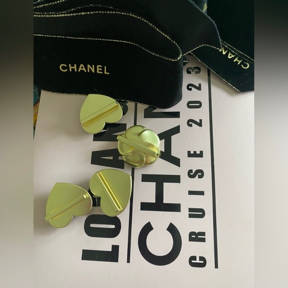 Chanel holiday Camellia - Picture 2 of 2